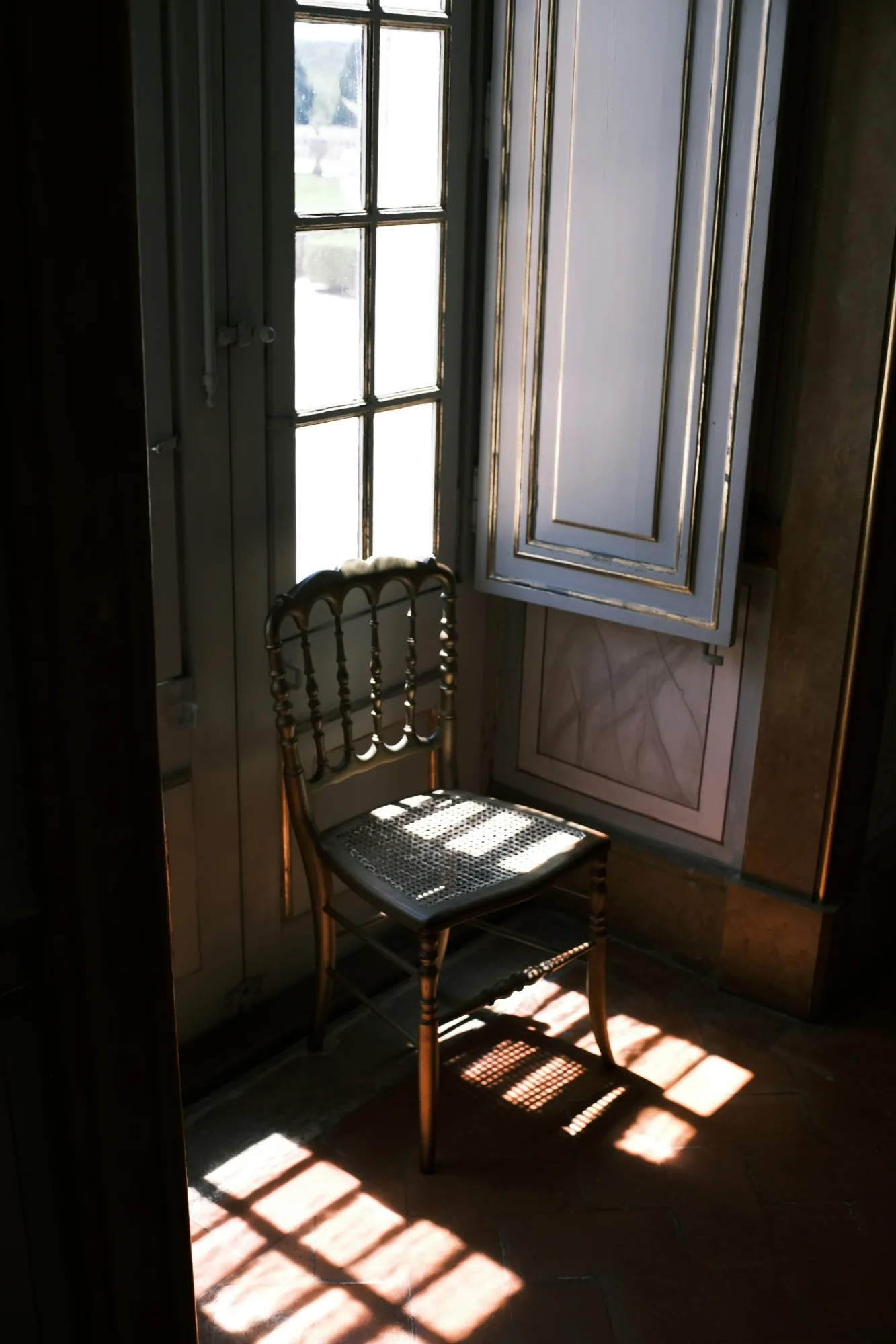 Empty chair by a sunlit window, dreaming about someone who died