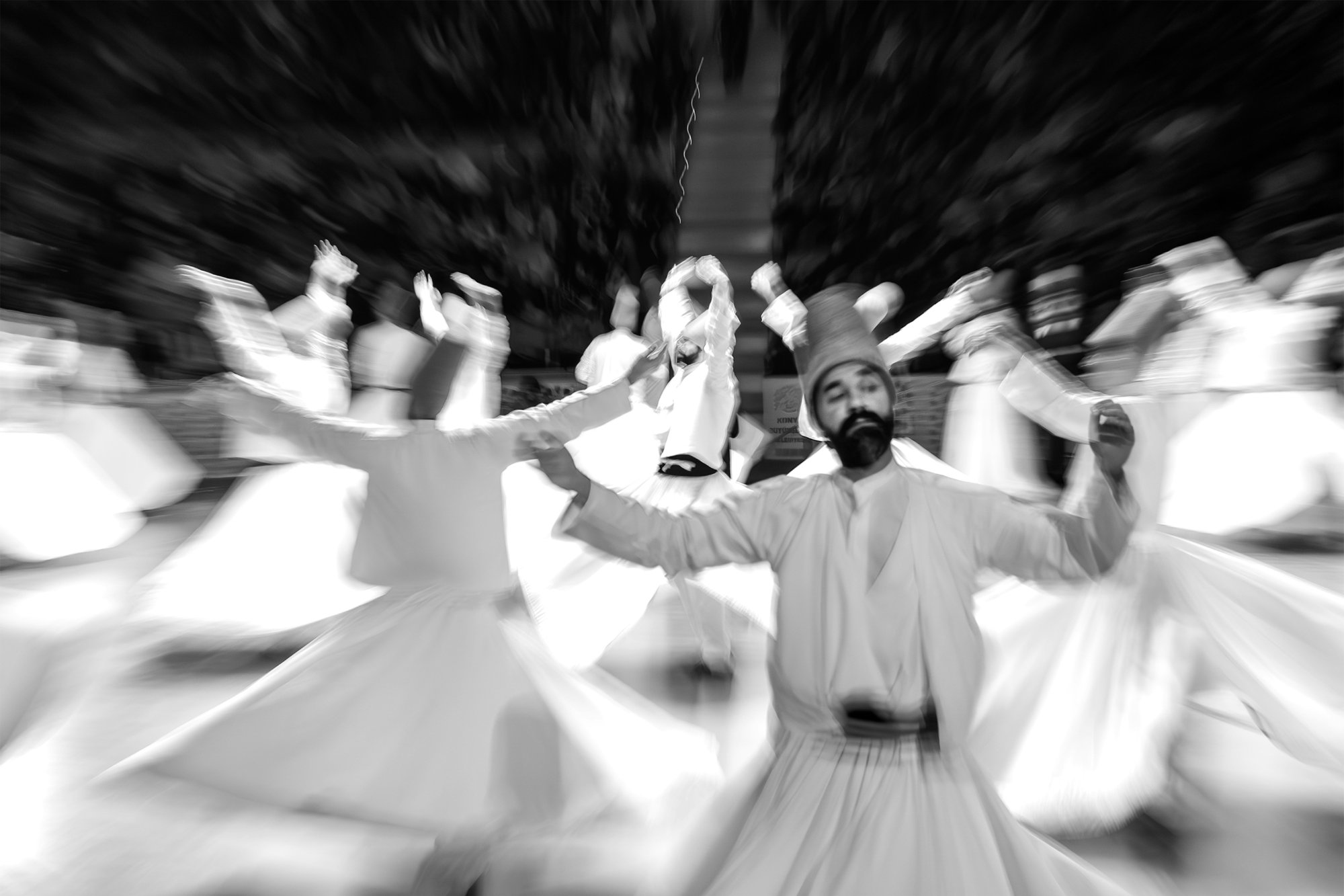 Whirling dervishes in mystical trance – the spinning bridge between worlds