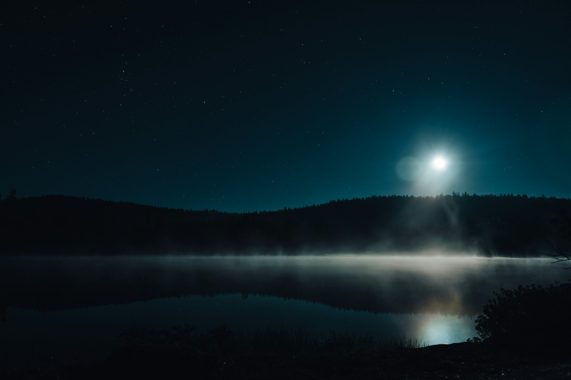 Abstract visualization of brain activity during sleep – REM as emotional therapy